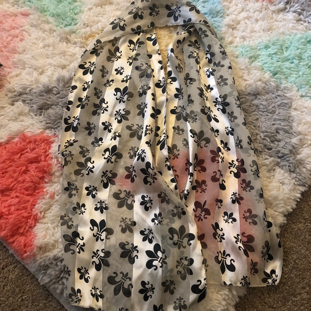 🌸Fleur de Lis Scarf🌸